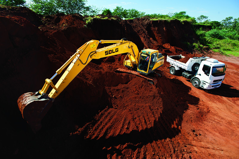 6210e excavator.jpg
